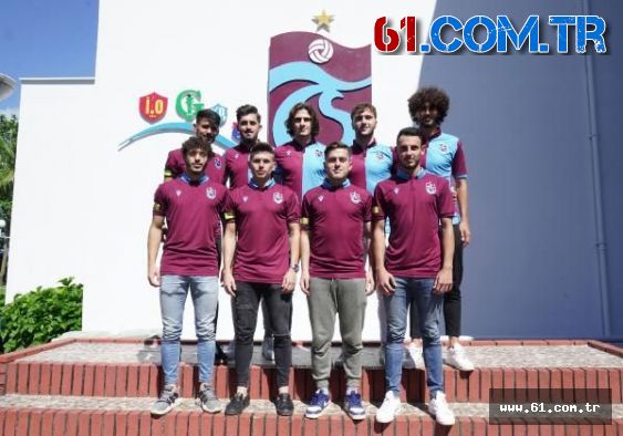 Trabzonspor 9 futbolcu için imza töreni düzenlendi.