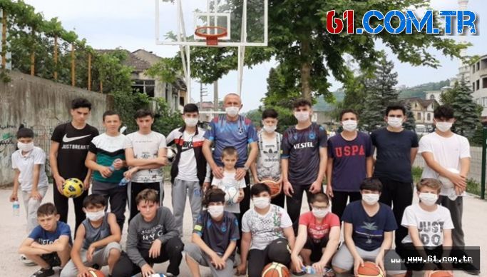 Muhtar Türk’ten Kıyıcıklı gençlere basket sahası