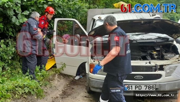 Trabzon'da araç köy yolundan karayoluna düştü: 3 yaralı