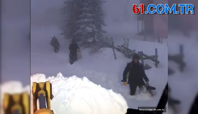 Sis Dağı’nda karda mahsur kalan 8 kişinin imdadına belediye ekipleri yetişti
